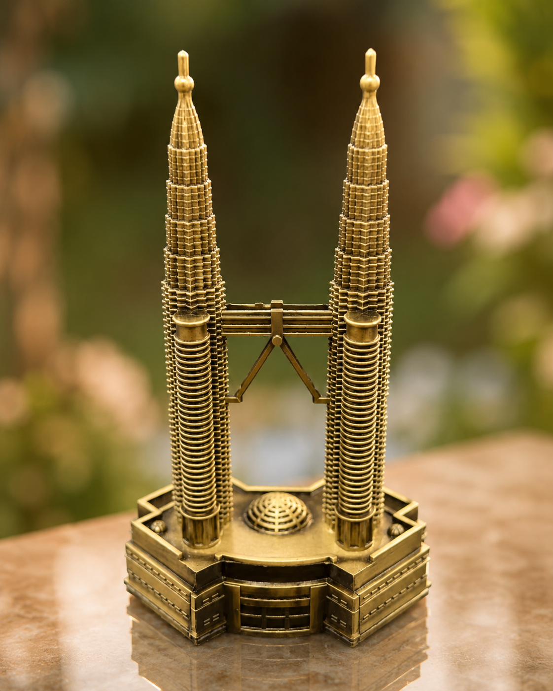 Golden Twin Towers Showpiece – Luxury Architectural Table Decor